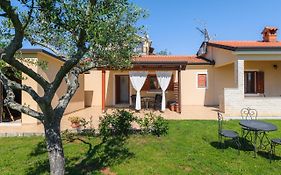 Mima House With Apartments